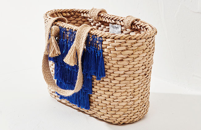 Straw Bag Round Form Tassel Details