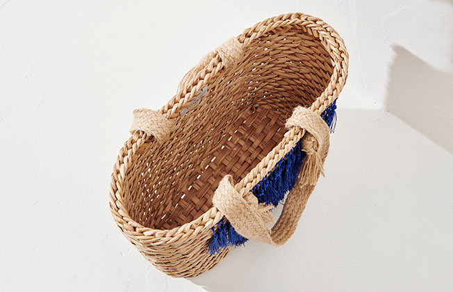 Straw Bag Round Form Tassel Details